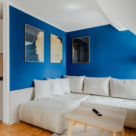 Quiet Courtyard Altstadt - 2br, Lift & Free Parking By Hero Homes