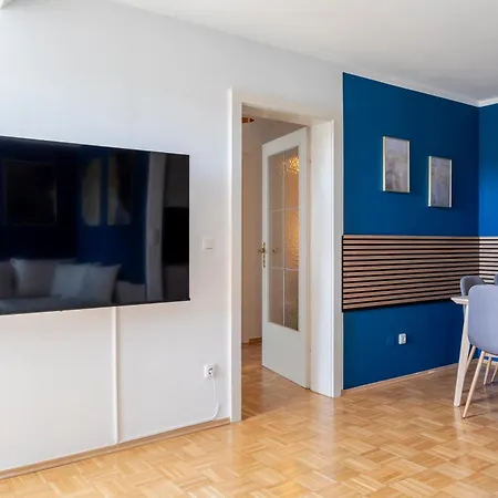Quiet Courtyard Altstadt - 2br, Lift & Free Parking By Hero Homes Apartament