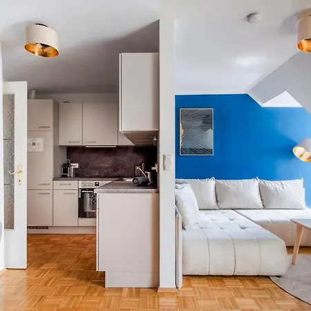 Quiet Courtyard Altstadt - 2br, Lift & Free Parking By Hero Homes Apartament *