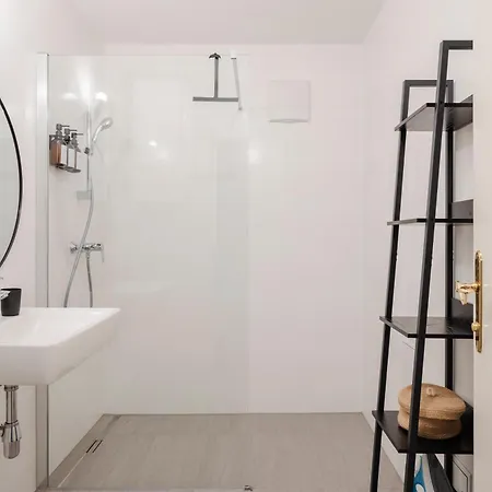 Quiet Courtyard Altstadt - 2br, Lift & Free Parking By Hero Homes Apartament *
