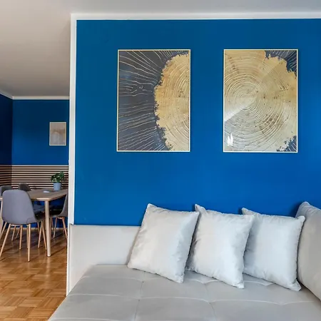 Quiet Courtyard Altstadt - 2br, Lift & Free Parking By Hero Homes