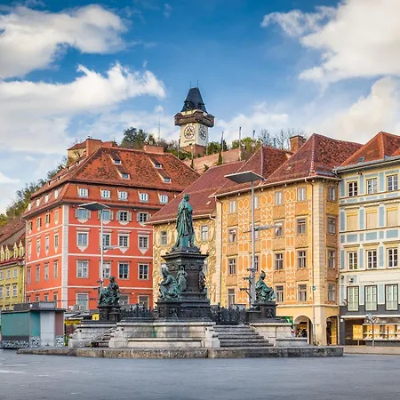 Quiet Courtyard Altstadt - 2br, Lift & Free Parking By Hero Homes Apartament Graz