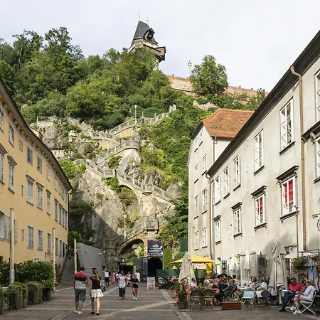 Quiet Courtyard Altstadt - 2br, Lift & Free Parking By Hero Homes *